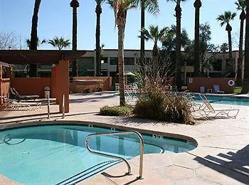 Quality Inn & Suites Downtown Phoenix 2*,